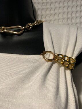 NEW INC Ladies Off White & Gold Chain Sleeve Less Sweater